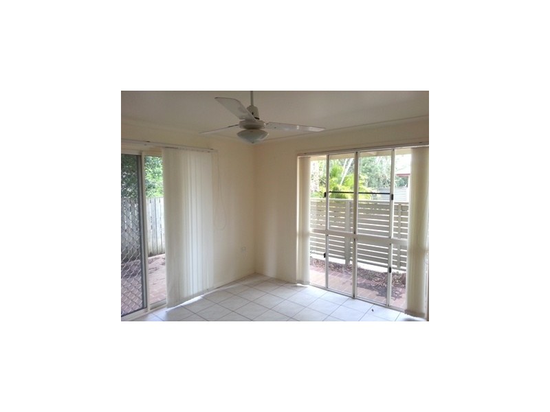 2 / 90 Livingstone Street, Berserker QLD 4701