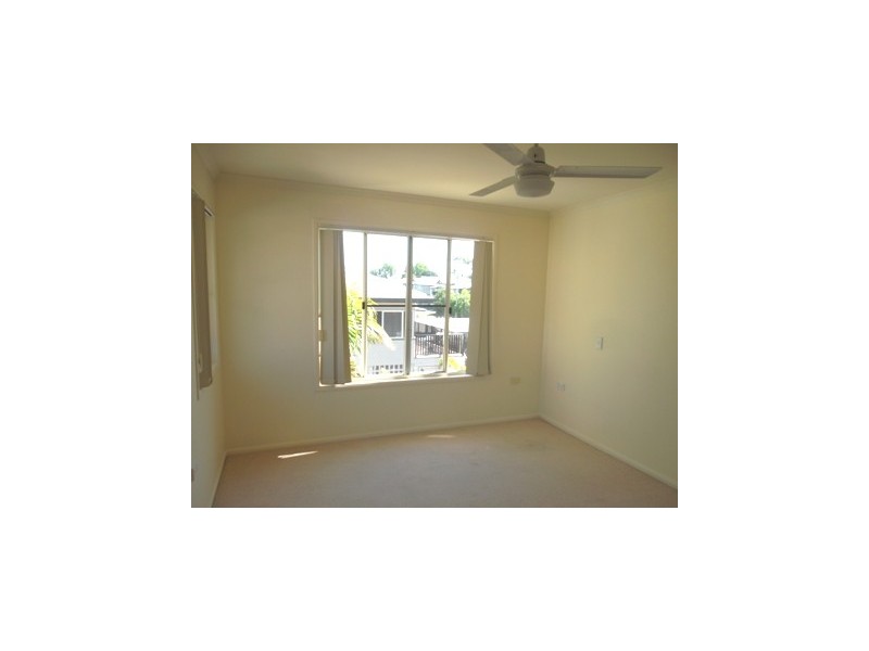 2 / 90 Livingstone Street, Berserker QLD 4701