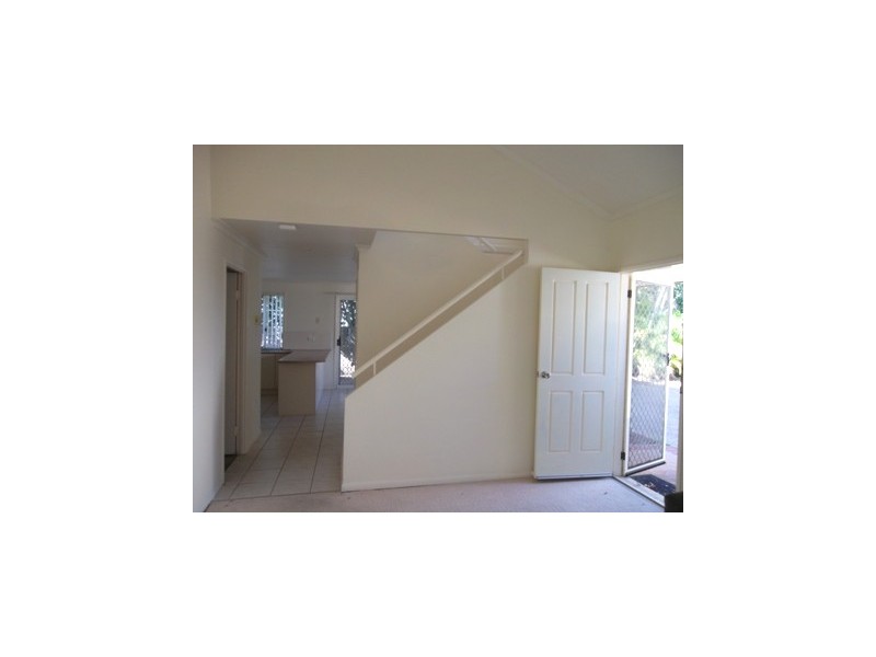 2 / 90 Livingstone Street, Berserker QLD 4701