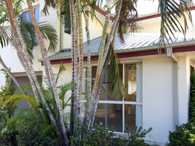 2 / 90 Livingstone Street, Berserker QLD 4701