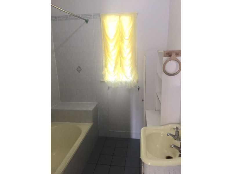 78 Livingstone Street, Berserker QLD 4701