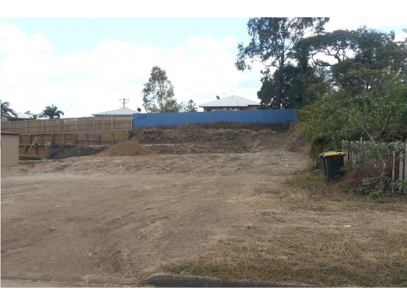 118 Park Street, Park Avenue QLD 4701