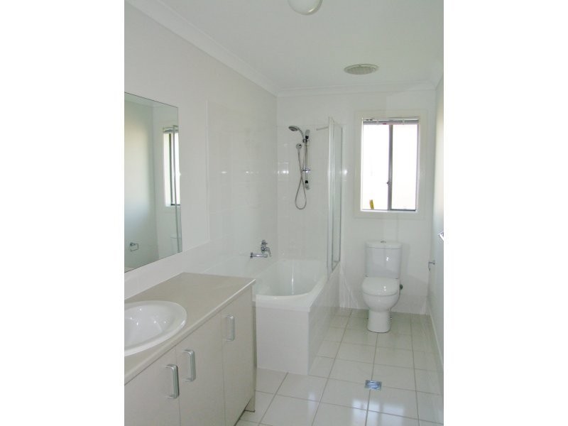 10 Taramoore Road, Gracemere QLD 4702