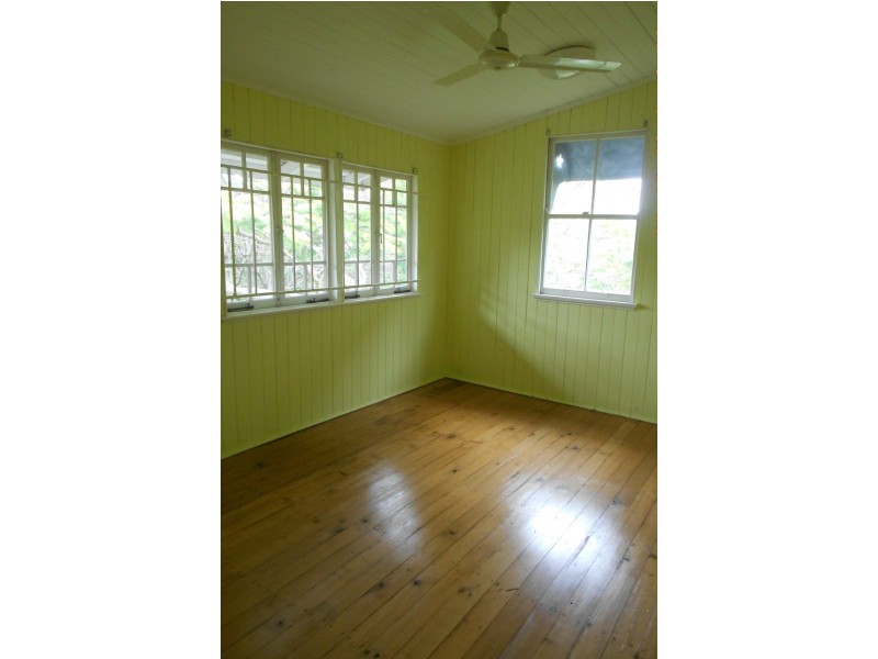 42 Gordon Street, Mount Morgan QLD 4714