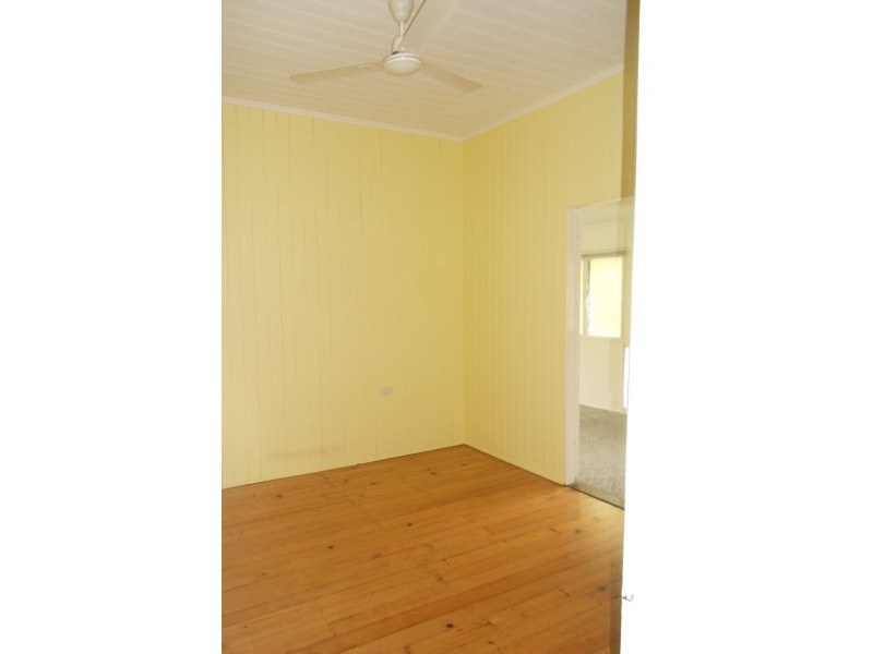 42 Gordon Street, Mount Morgan QLD 4714