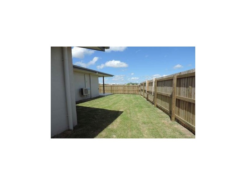 18 Florida Crescent, Parkhurst QLD 4702
