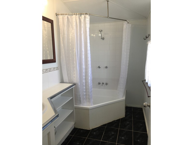 1 O’Shanesy Street, Gracemere QLD 4702