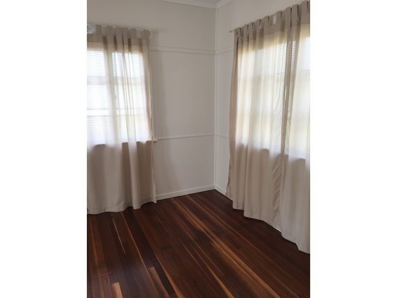 10 Edward Street, Berserker QLD 4701