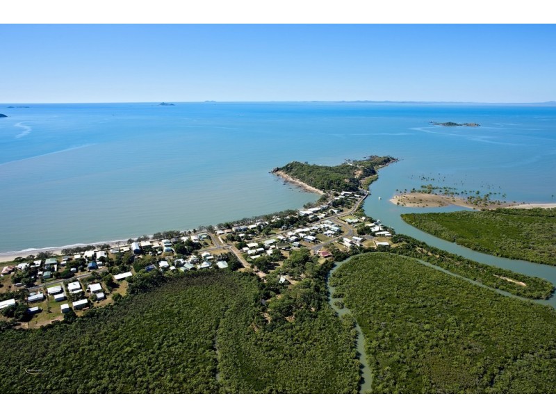 60 Schofield Parade, Keppel Sands QLD 4702