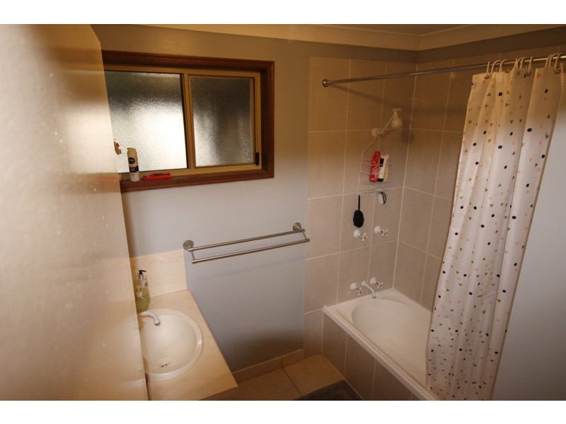 2 Bobs Close, Hidden Valley QLD 4703