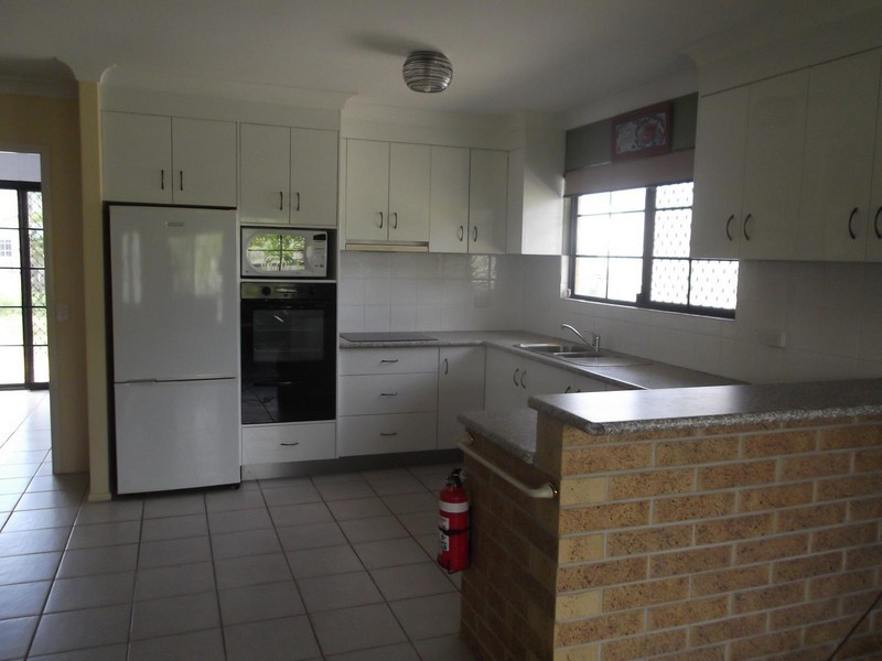33 Mirraweena Avenue, Bangalee QLD 4703