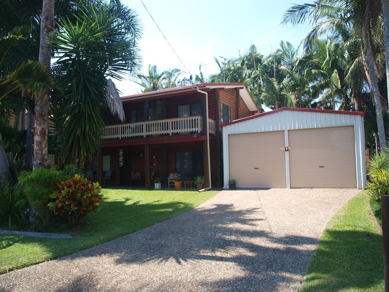 4 THOMAS STREET, Emu Park QLD 4710
