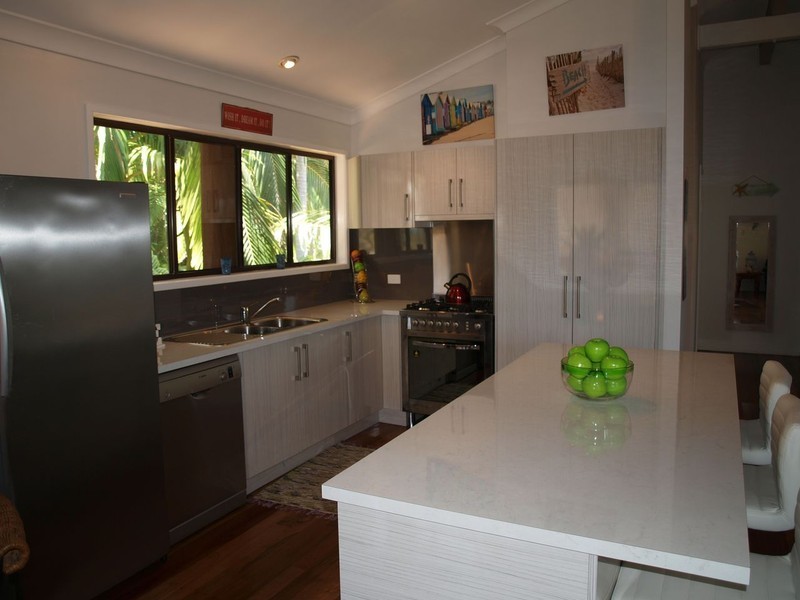4 THOMAS STREET, Emu Park QLD 4710