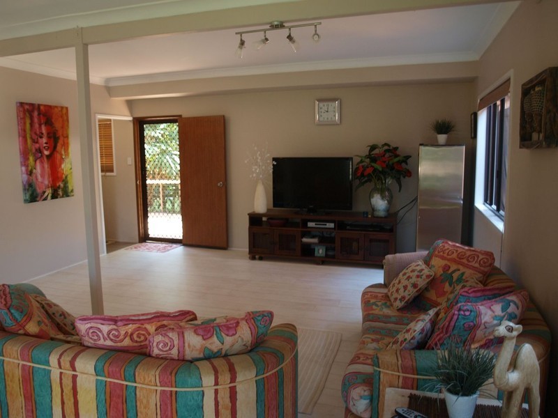 4 THOMAS STREET, Emu Park QLD 4710