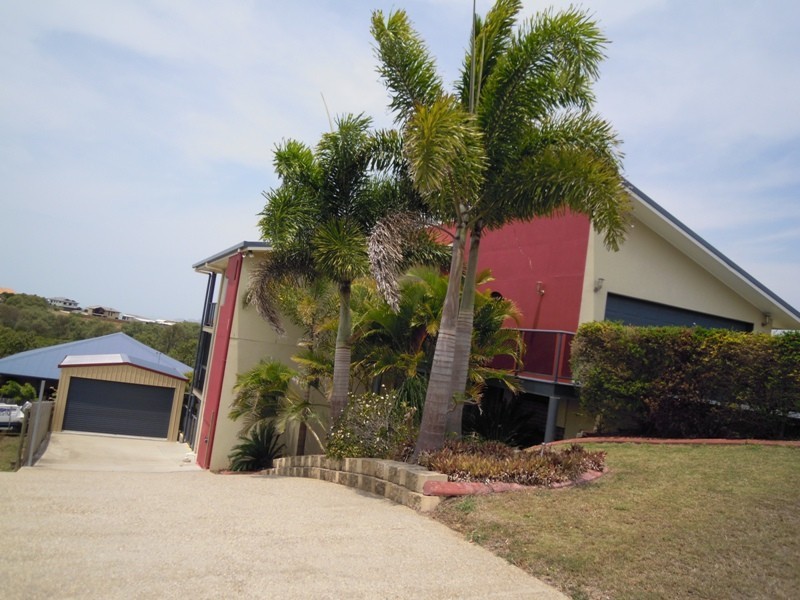 15 Pacific Vista, Pacific Heights QLD 4703