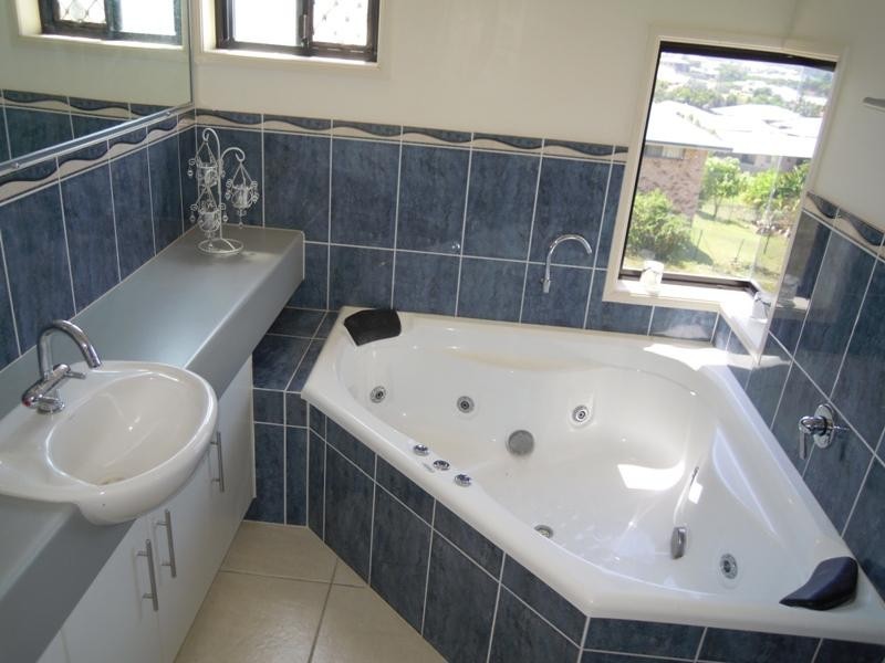 15 Pacific Vista, Pacific Heights QLD 4703