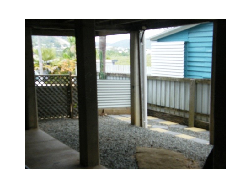 37 Pandanus St, Cooee Bay QLD 4703