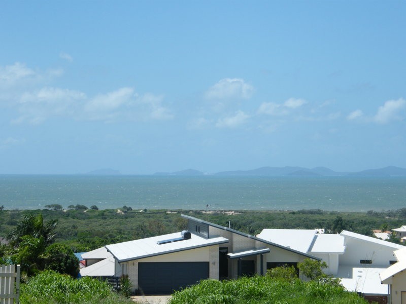 6 Pitcairn Court, Pacific Heights QLD 4703