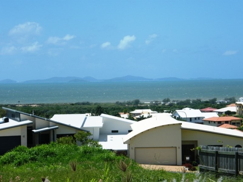 6 Pitcairn Court, Pacific Heights QLD 4703