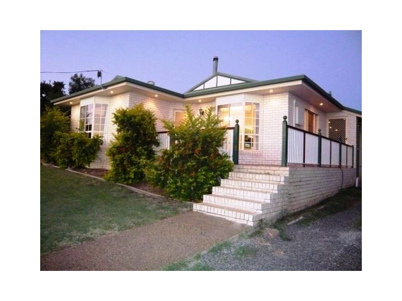 11 Brown St, Emu Park QLD 4710