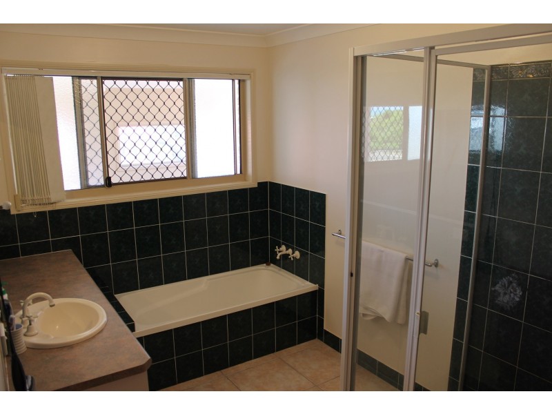 5 Crayke Court, Pacific Heights QLD 4703