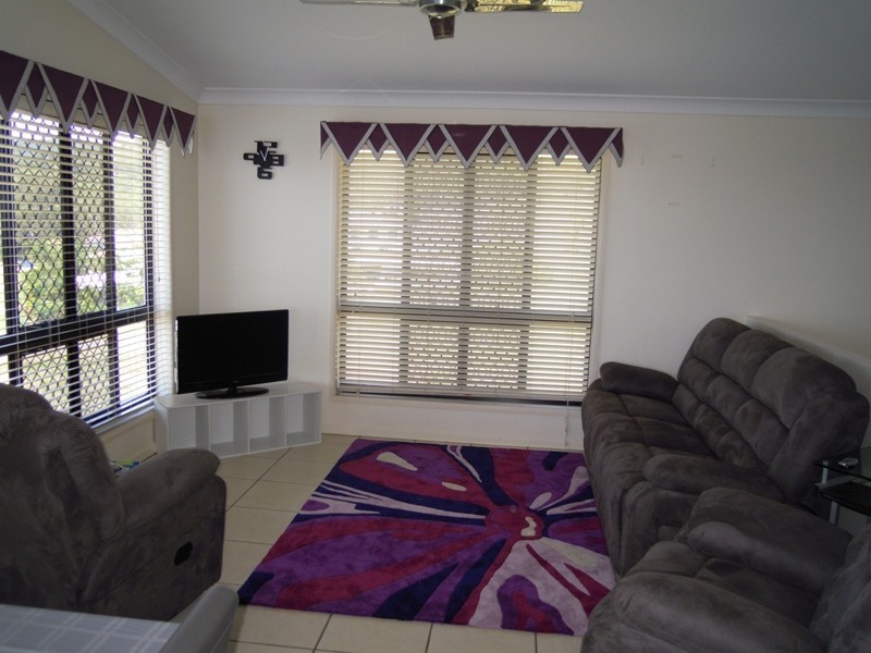 15 Pacific Vista Close, Pacific Heights QLD 4703