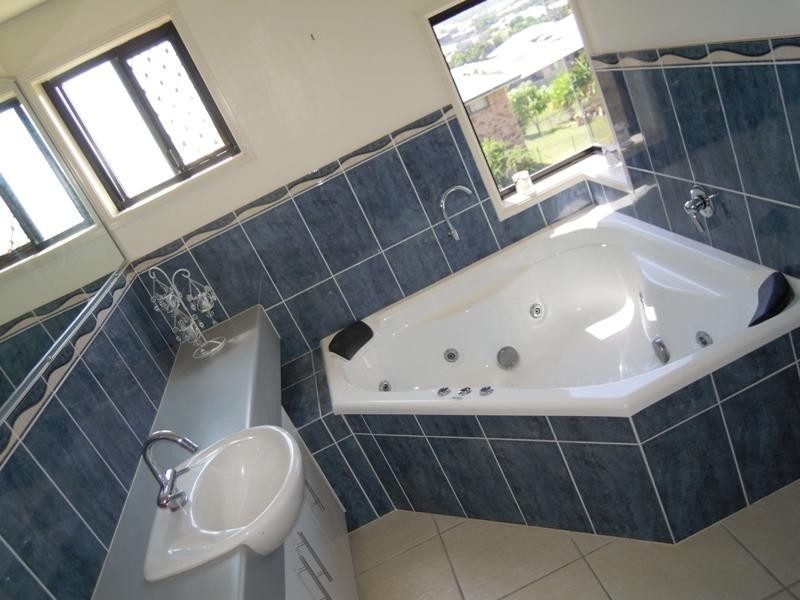 15 Pacific Vista Close, Pacific Heights QLD 4703