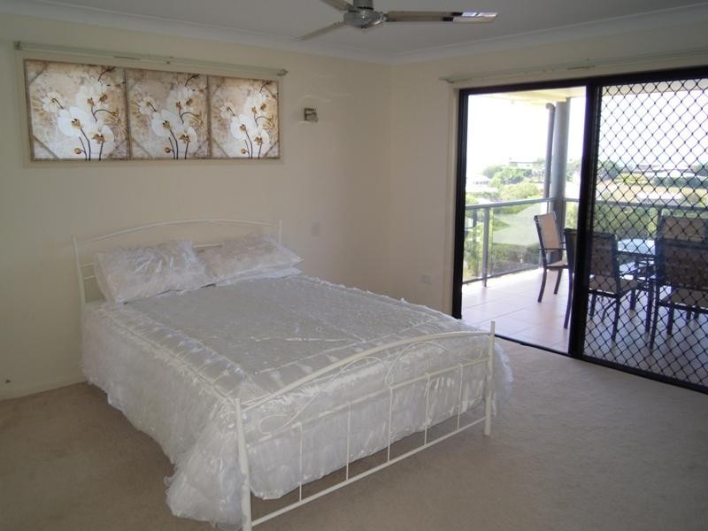 15 Pacific Vista Close, Pacific Heights QLD 4703