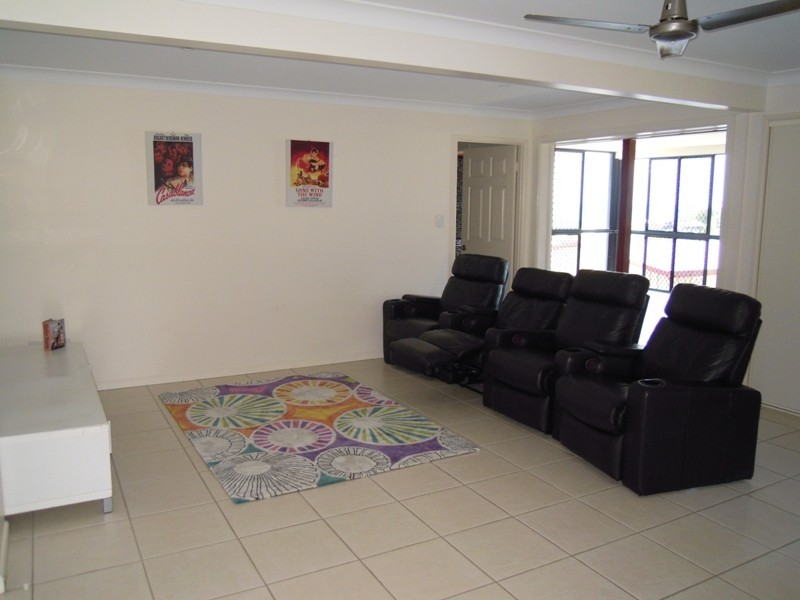 15 Pacific Vista Close, Pacific Heights QLD 4703