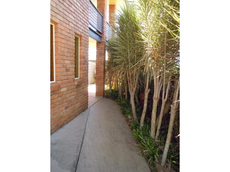 16 Hellas Street, Barlows Hill QLD 4703