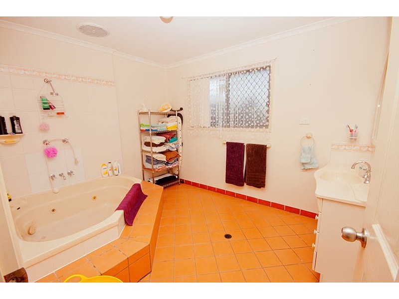 16 Kiama Avenue, Bangalee QLD 4703