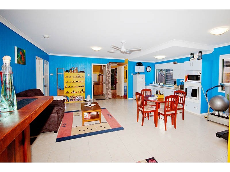 16 Kiama Avenue, Bangalee QLD 4703