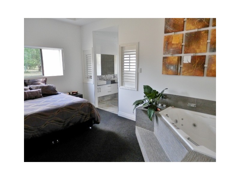 20 Racecourse Road, Barmaryee QLD 4703