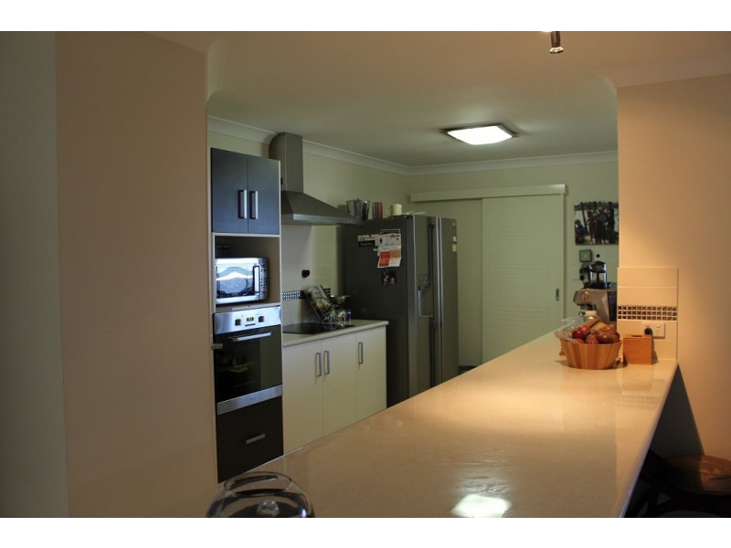 25 Discovery Crescent, Rosslyn QLD 4703