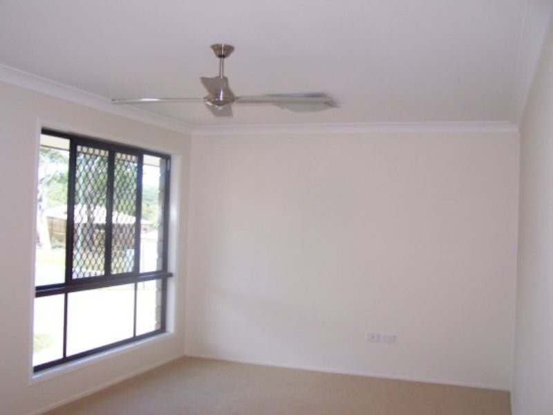 25 Discovery Crescent, Rosslyn QLD 4703