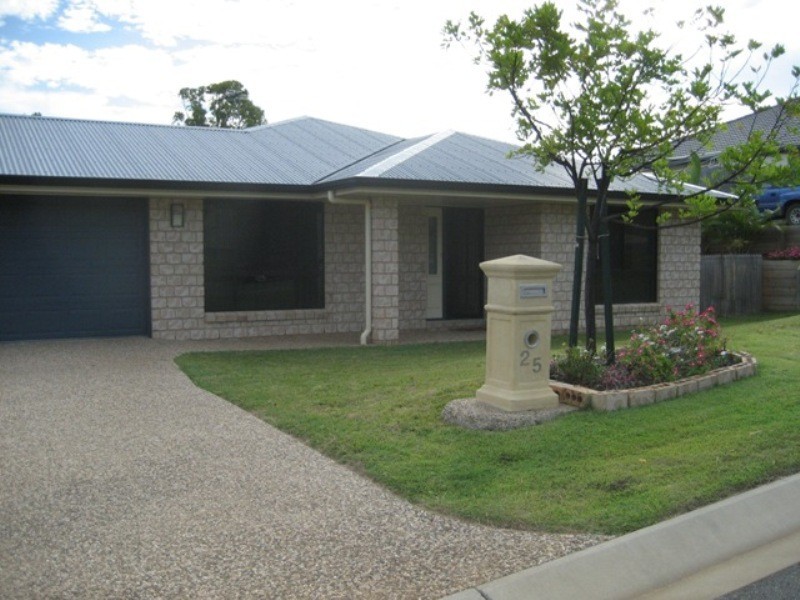 25 DISCOVERY CRESCENT, Rosslyn QLD 4703