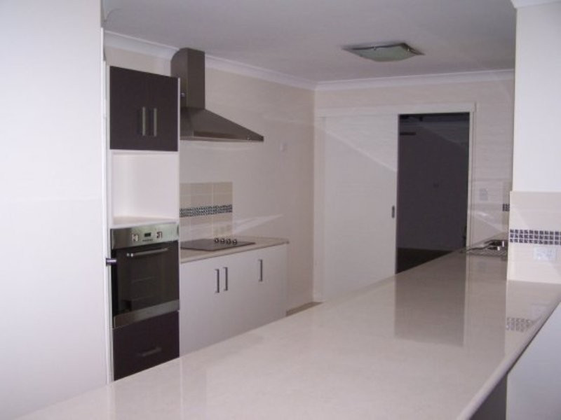 25 DISCOVERY CRESCENT, Rosslyn QLD 4703