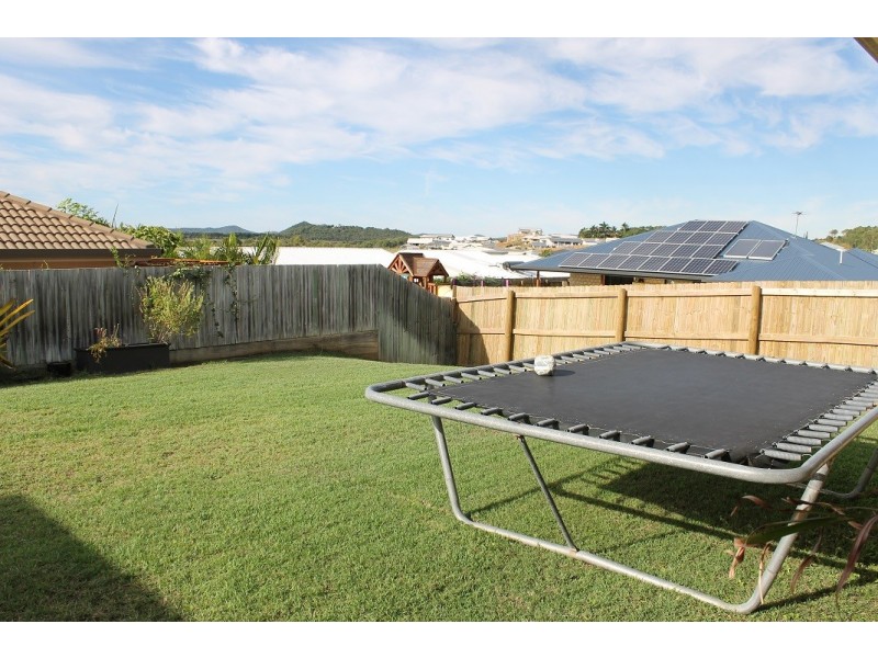 25 DISCOVERY CRESCENT, Rosslyn QLD 4703