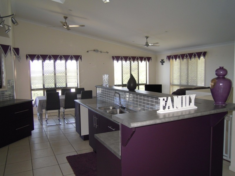 15 Pacific Vista, Pacific Heights QLD 4703