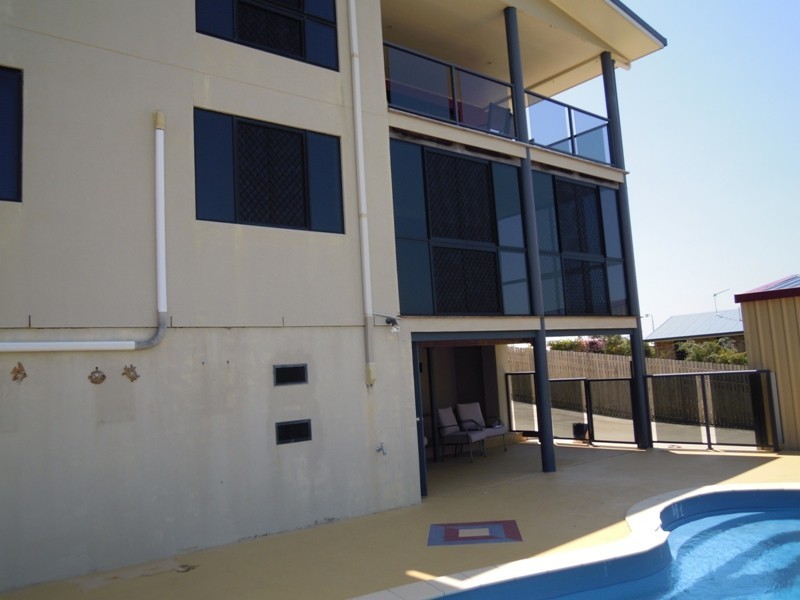 15 Pacific Vista, Pacific Heights QLD 4703