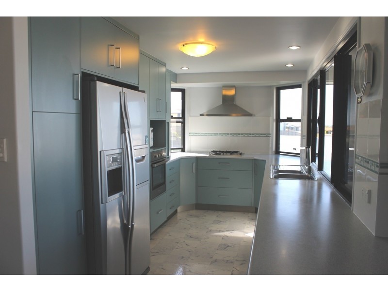 7 Pacific Vista Close, Pacific Heights QLD 4703