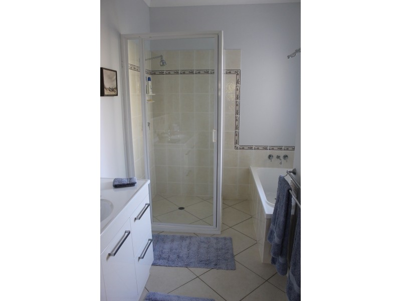 7 Pacific Vista Close, Pacific Heights QLD 4703