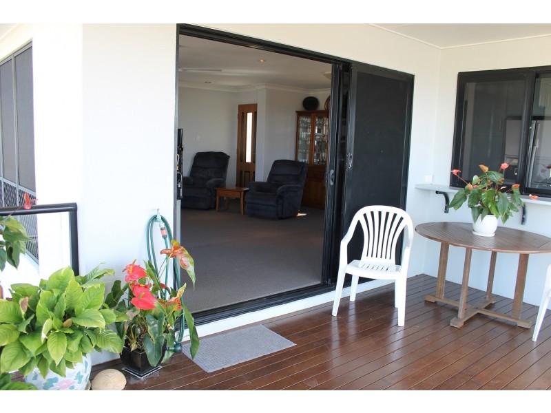 7 Pacific Vista Close, Pacific Heights QLD 4703