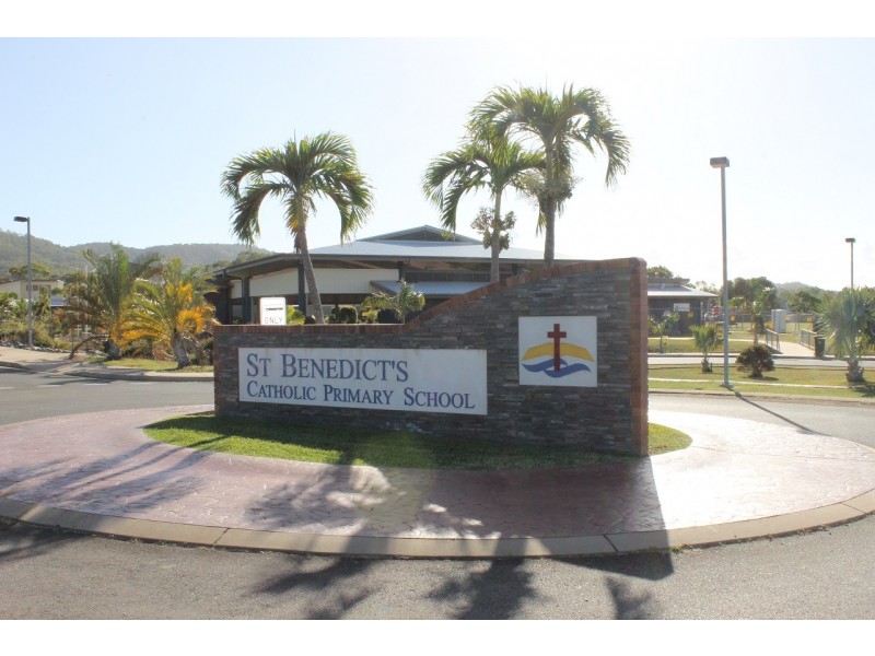 7 Pacific Vista Close, Pacific Heights QLD 4703