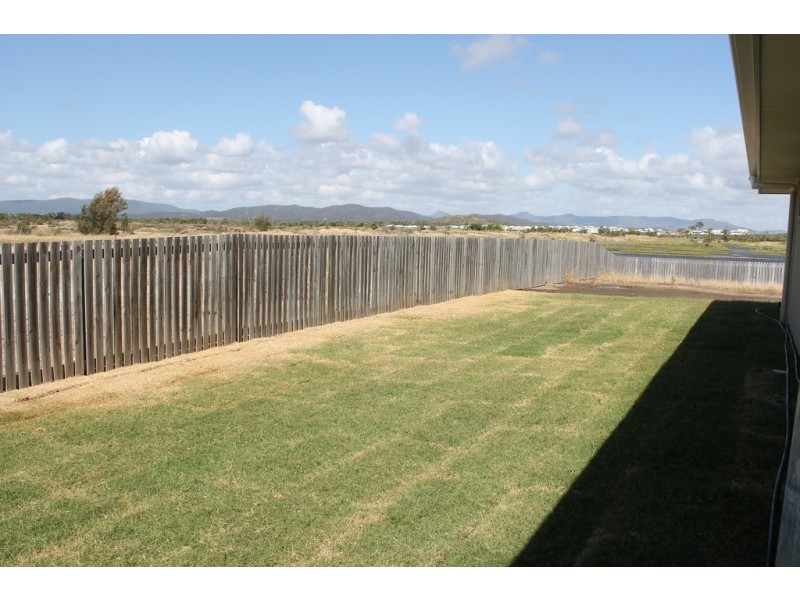 104 Amalfi Drive, Zilzie QLD 4710