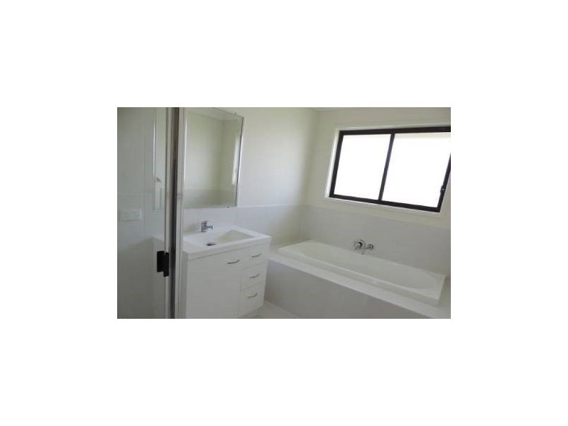 1 Falcon Crest, Zilzie QLD 4710