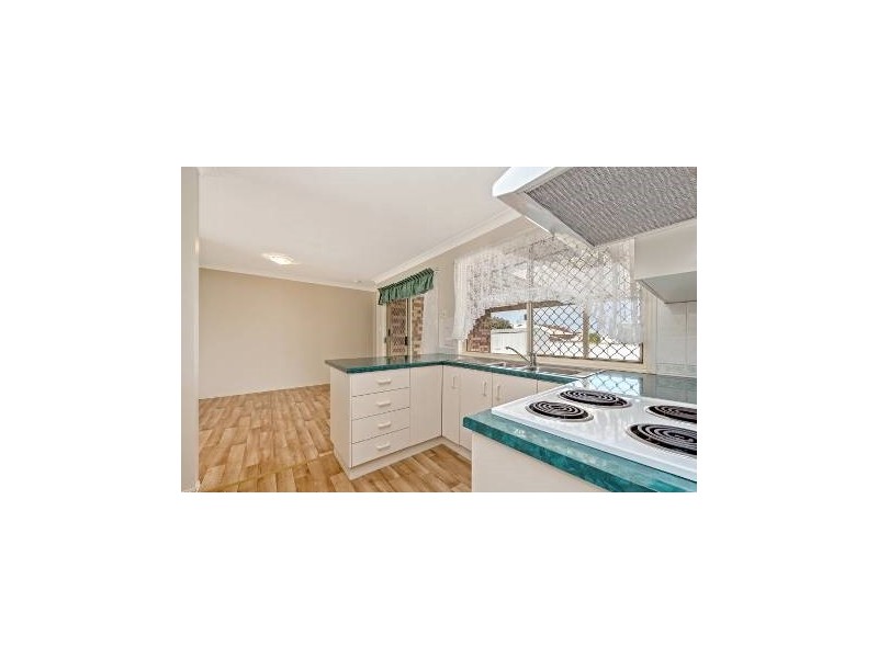 6 Oaklands Court, Glenvale QLD 4350