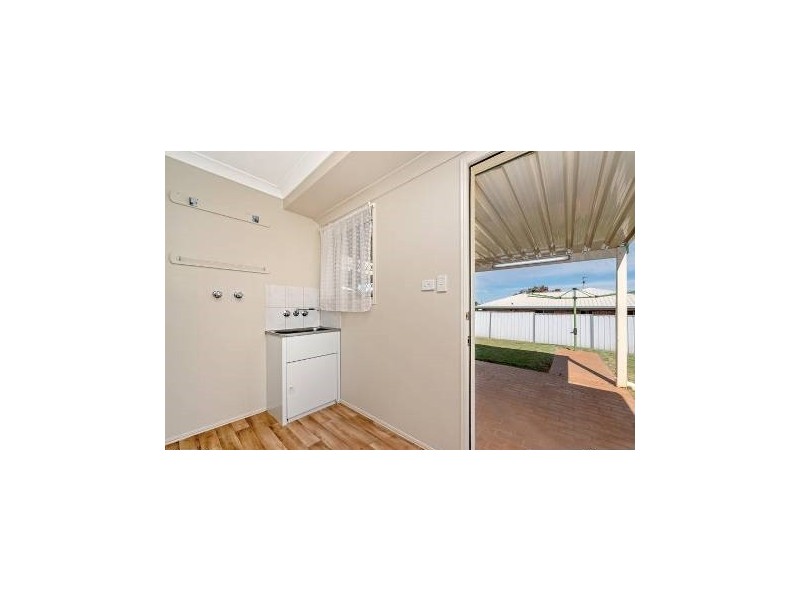 6 Oaklands Court, Glenvale QLD 4350