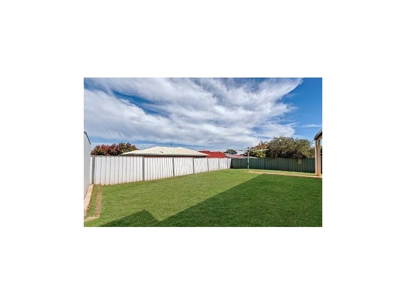 6 Oaklands Court, Glenvale QLD 4350