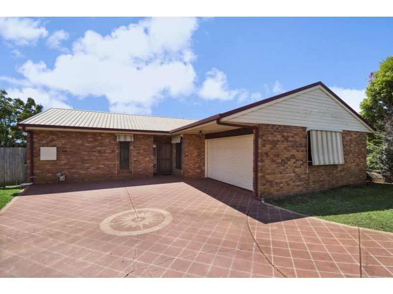 15 Beer Court, Kearneys Spring QLD 4350